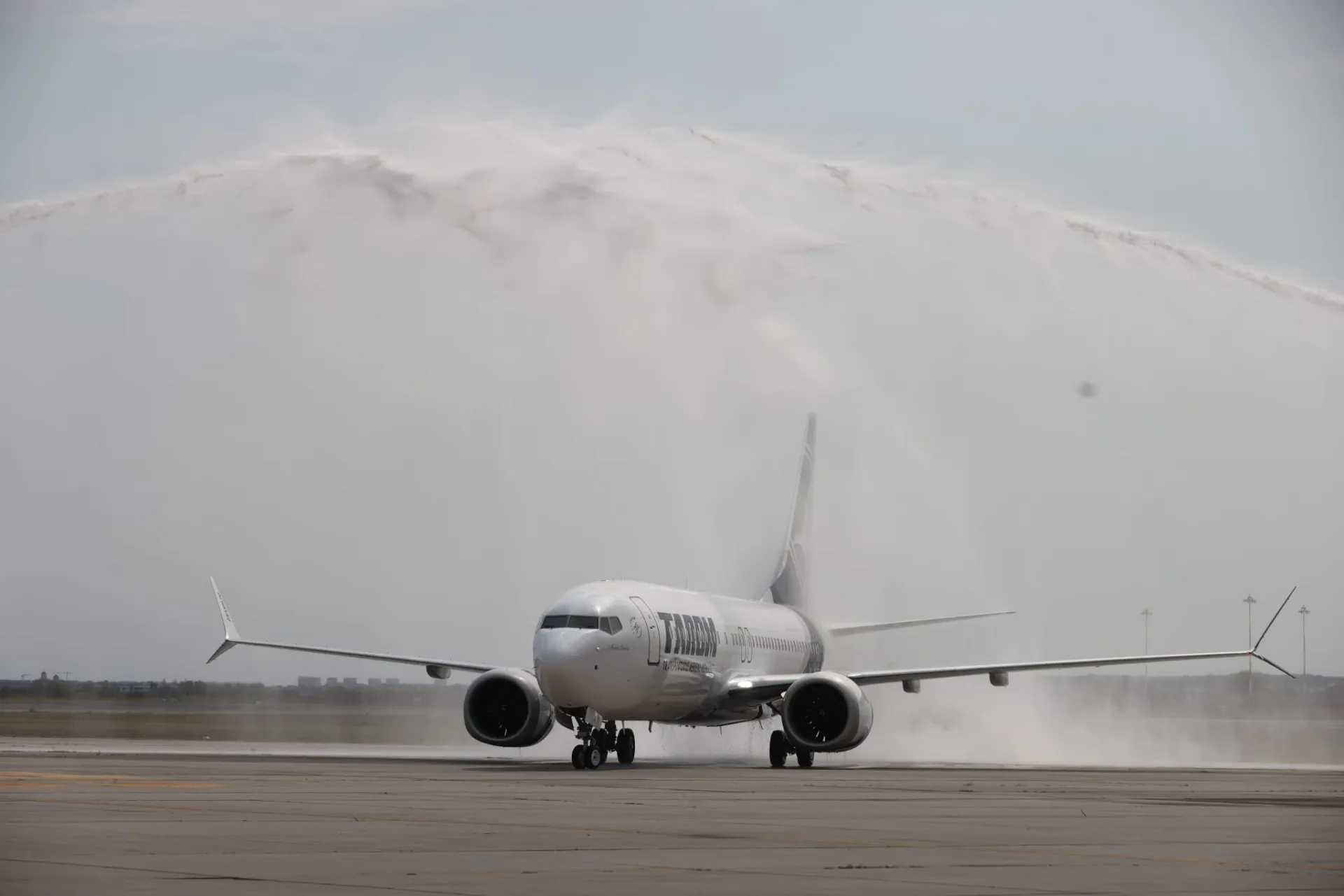 Primul avion nou, după 20 de ani, zboară spre Paris, Madrid și Cluj