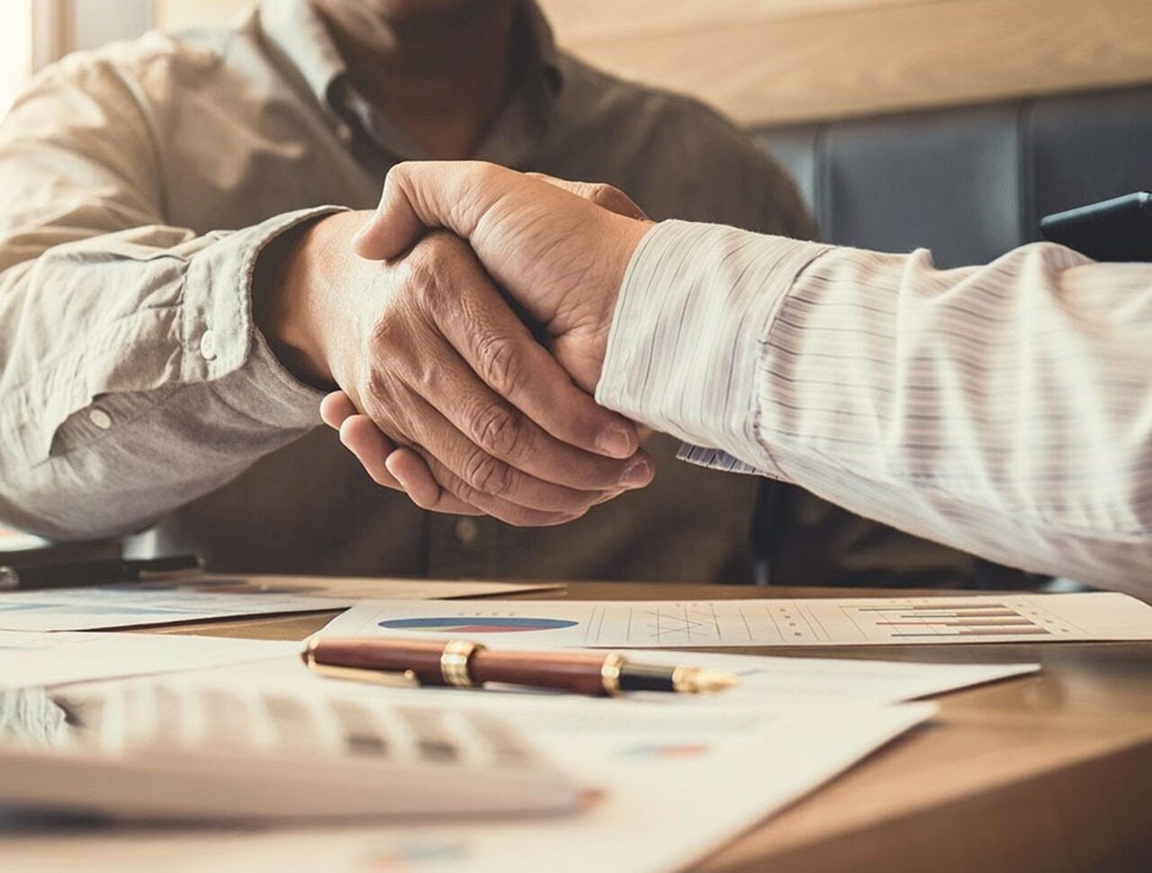 Inteligența Artificială redă alegerea brokerilor pentru investitorii mici