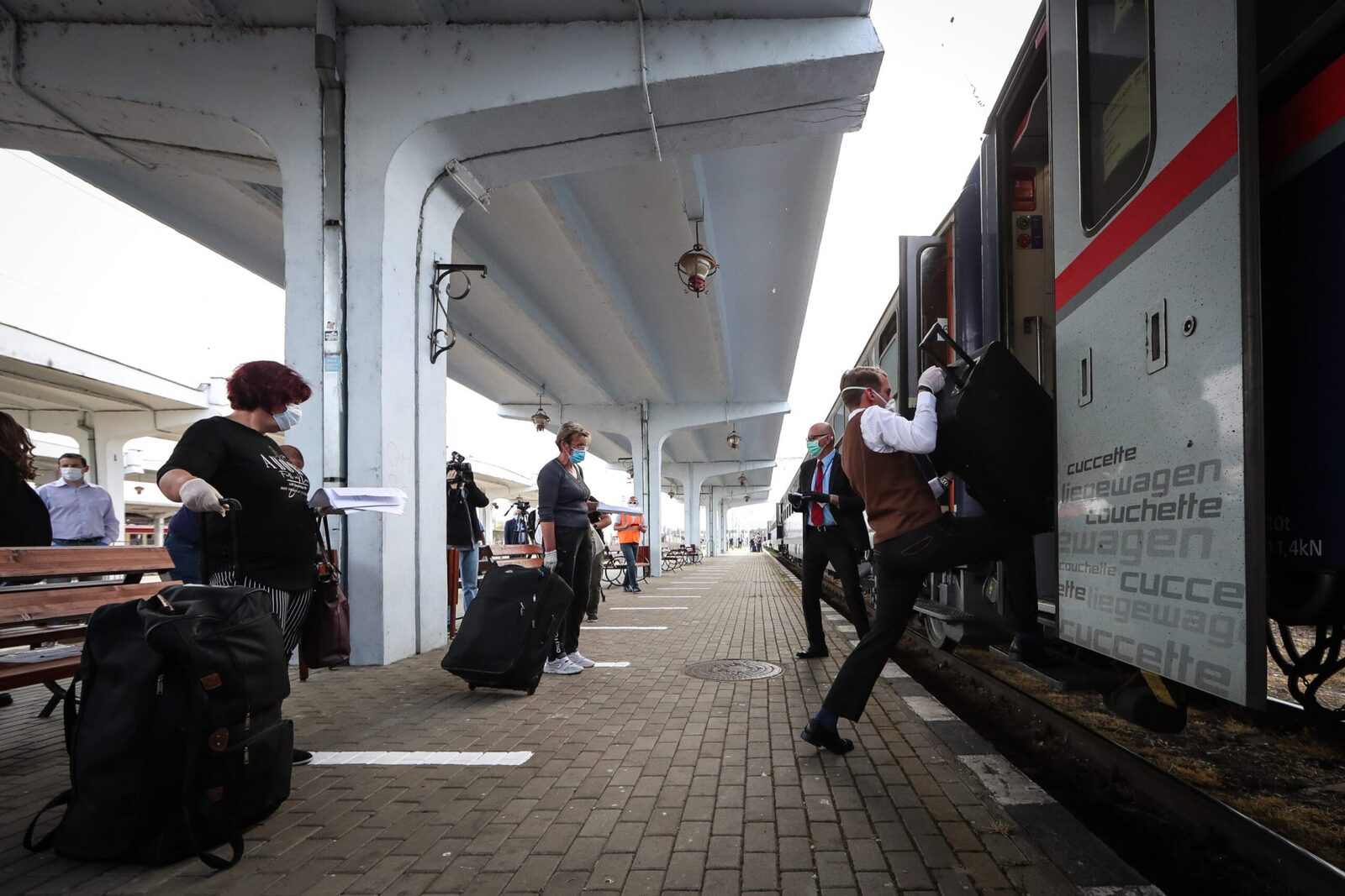 CFR anulează trenuri o lună: Autobuz pentru pasageri