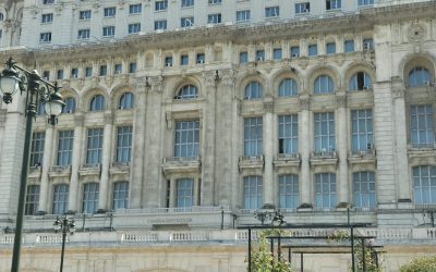 Deputații revin la votul cu prezență fizică în plen