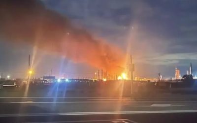 Rafinărie rusă, atacată de drone: Incendiu masiv și oprire