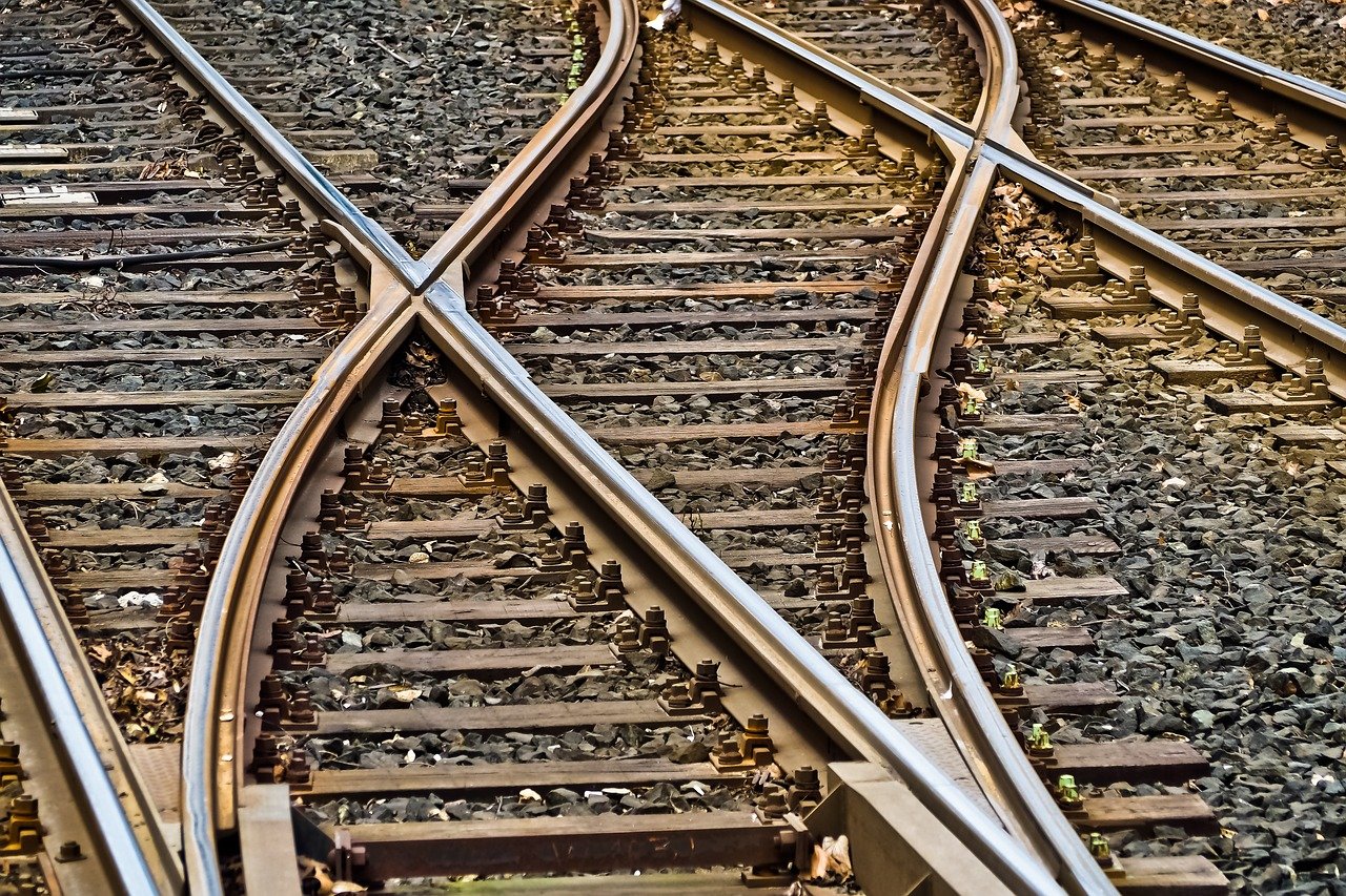 Iași-Ungheni: Trenurile electrice, podul peste Prut, modernizate