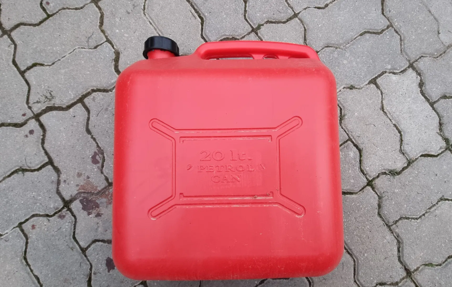 Hoț cu cardul furat, a golit o pompă de 54.000 litri motorină