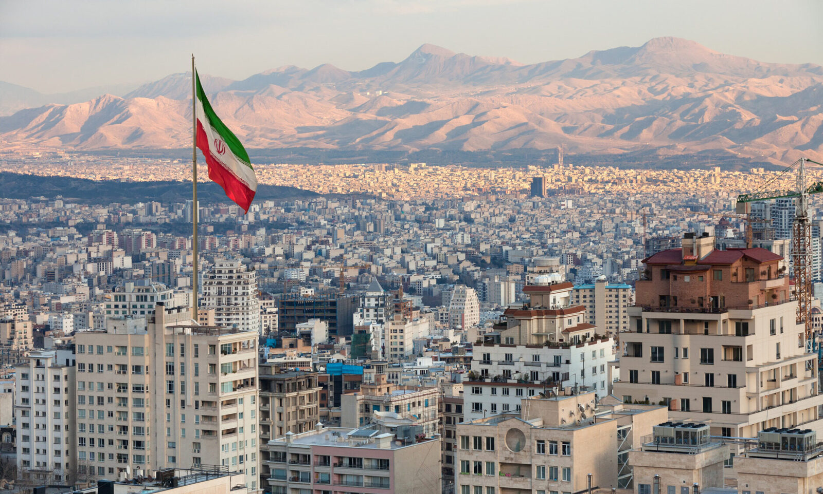 Iran: 11 morți după explozia unui camion cisternă