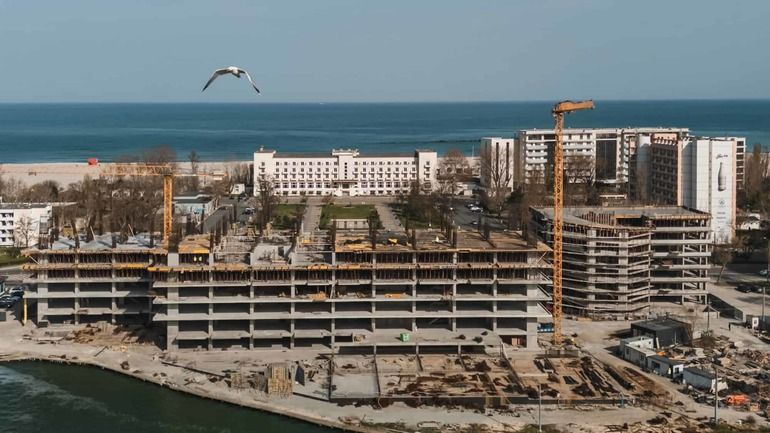 Rudele lui MAZĂRE și CONSTANTINESCU investesc în Mamaia
