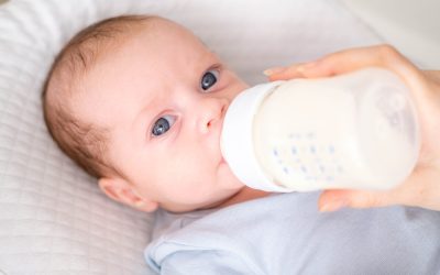Laptele matern: Asul din mânecă pentru sănătatea nou-născuților