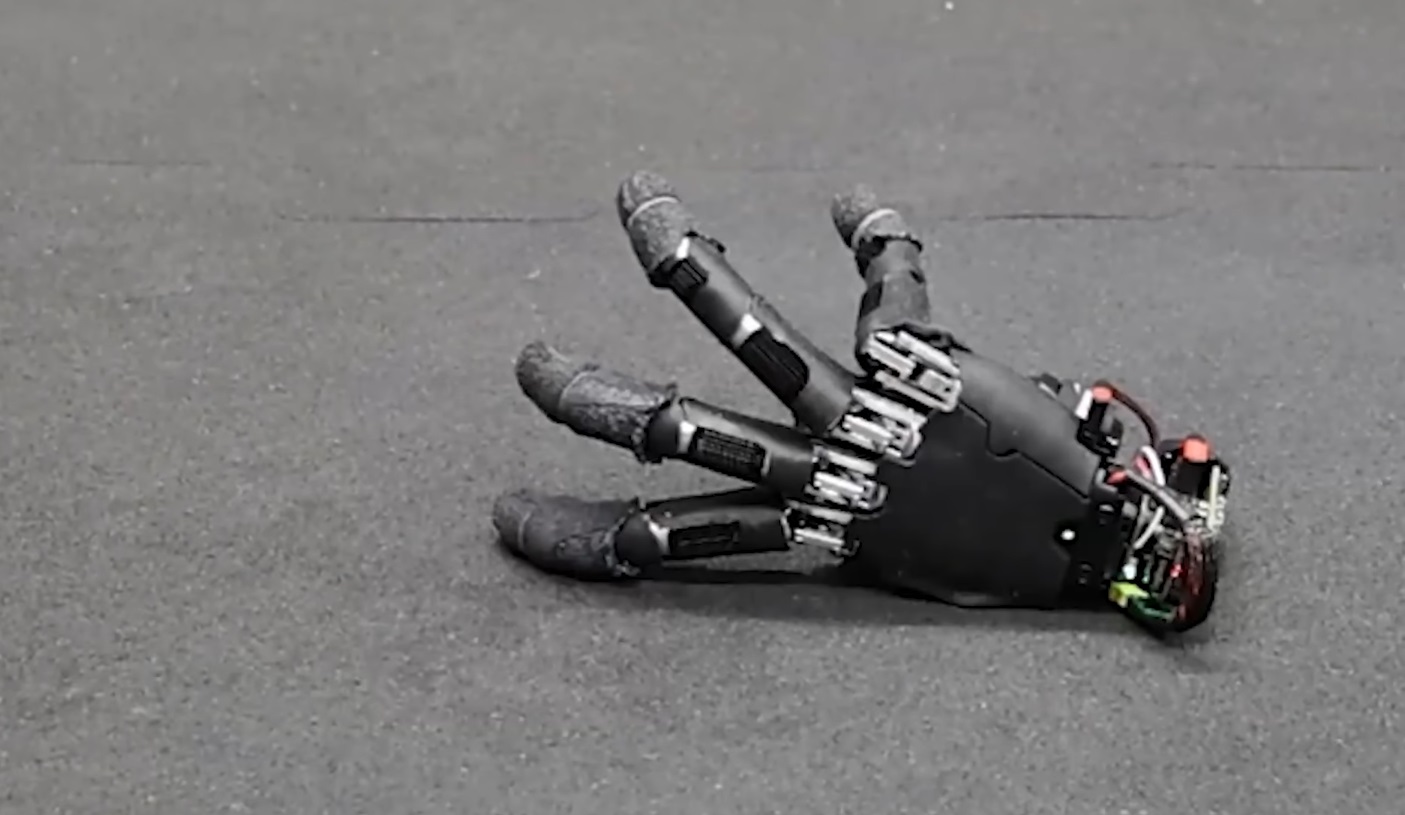 Mâna din Familia Addams prinde viață: Robotul care face totul