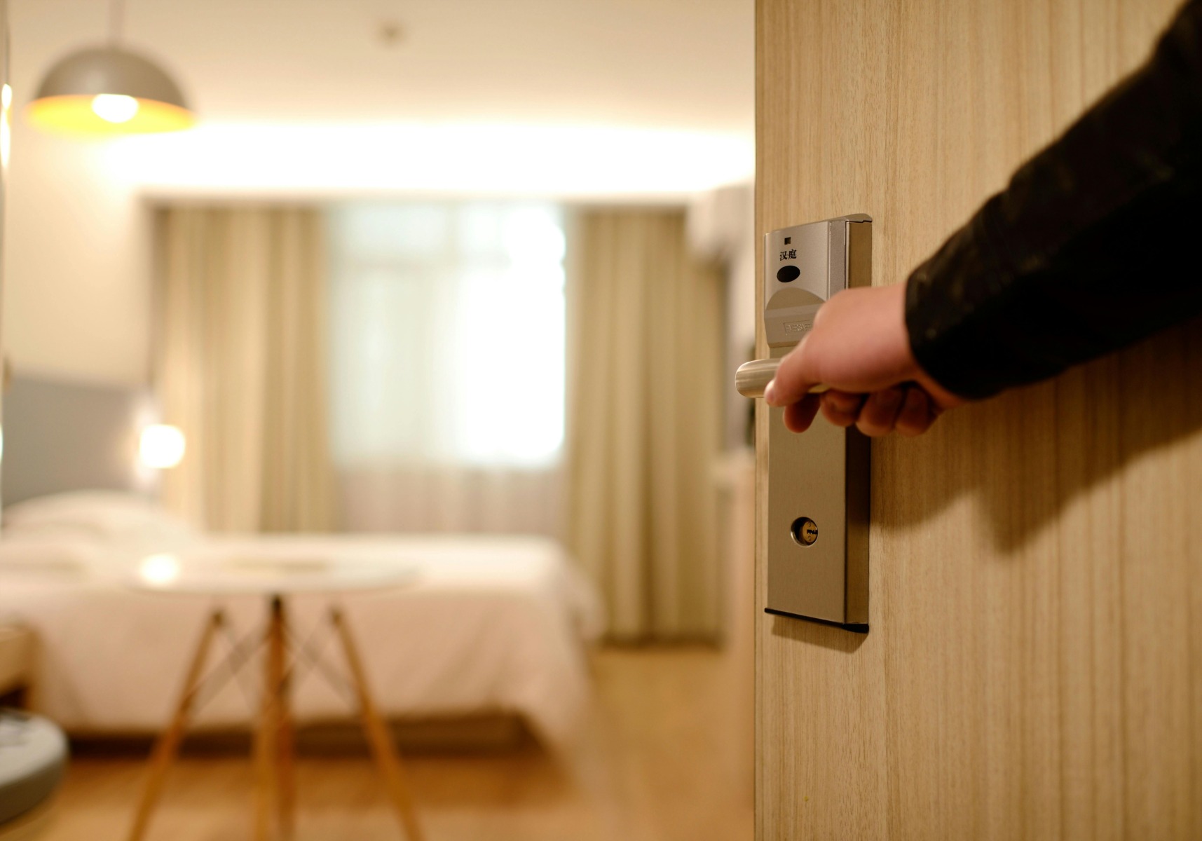 UE înăsprește regulile pentru Airbnb. Prețurile chiriilor, vizate