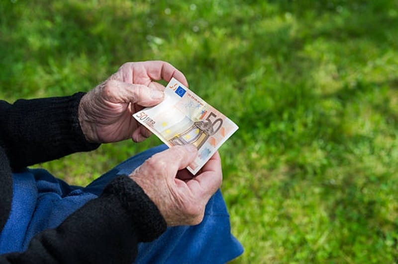 Fermele mici, obligate să achite APIA. Ce spun fermierii