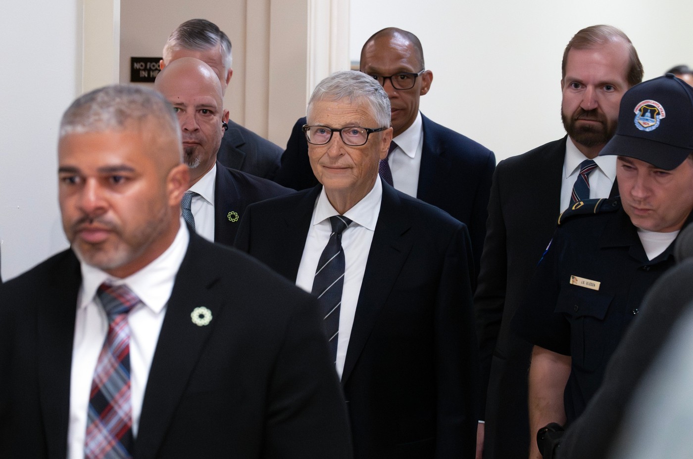 Gates: Omenirea, ca-n filmele cu extratereștri, din cauza AI