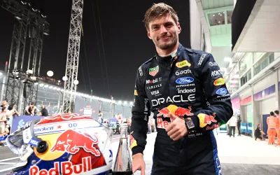 Verstappen pleacă din pole la sprintul din Singapore, Russell pe doi