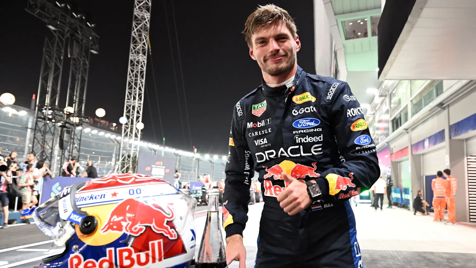 Verstappen pleacă din pole la sprintul din Singapore, Russell pe doi