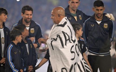 Messi, lacrimi și un banner interzis la despărțire. Nu mai cânta imnul