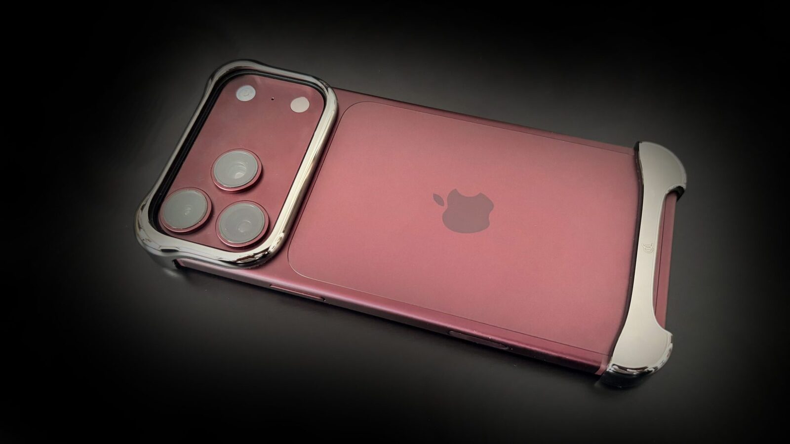 Arc Pulse: IPhone 18 Pro protejat, dar liber în mână