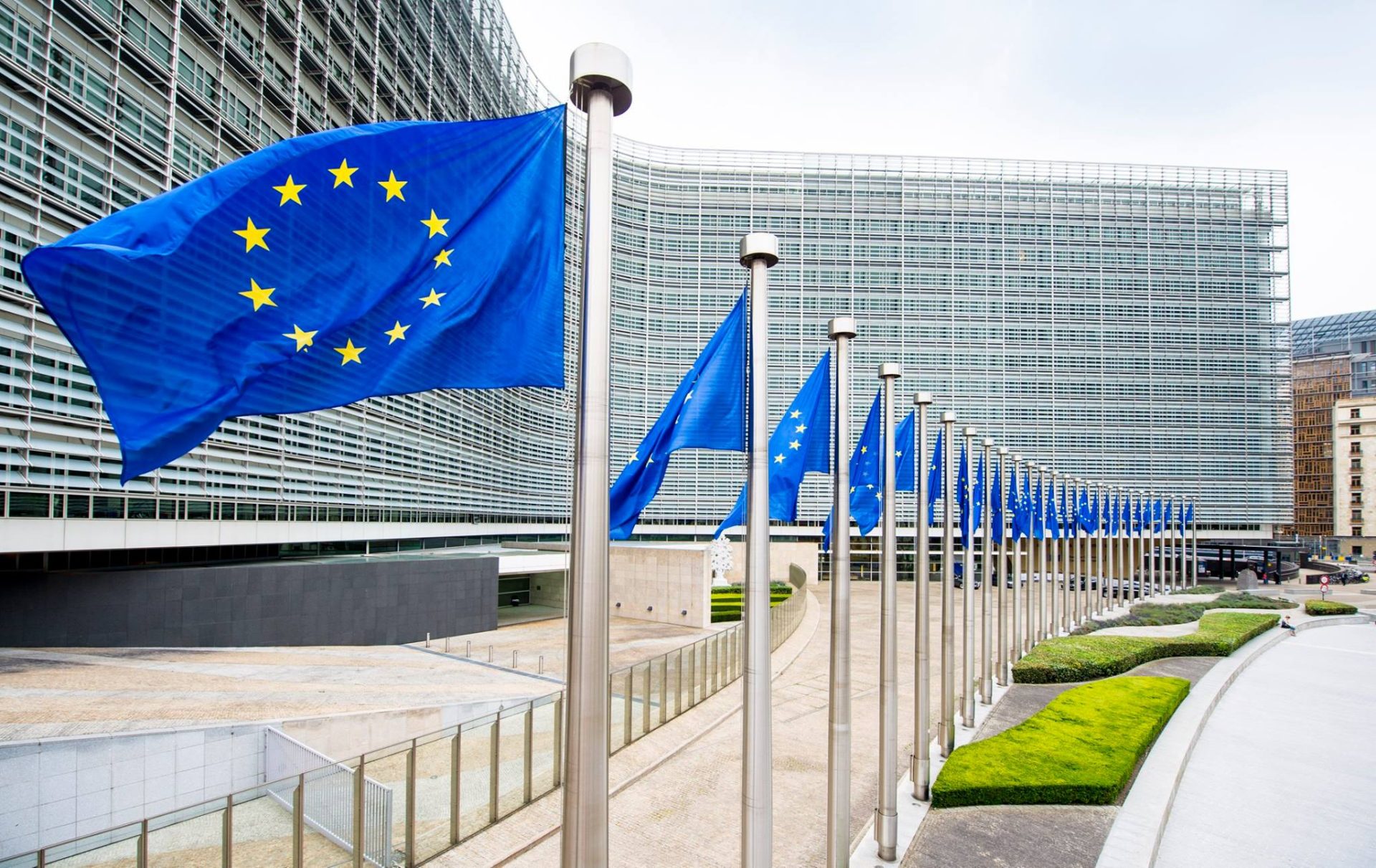 UE: Miliarde alocate pentru administrație, rezultate slabe