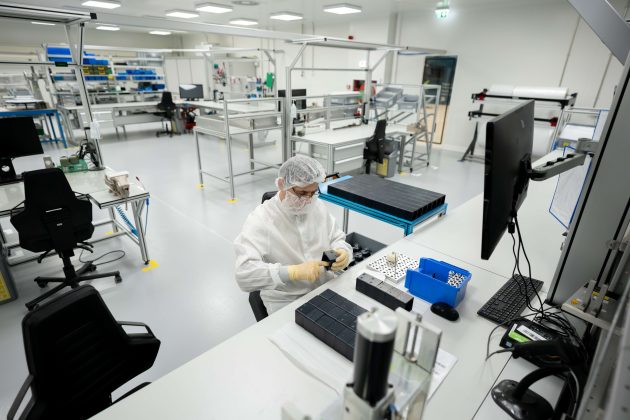 Fabrica românească de lux, căutare disperată de furnizori locali
