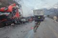 Valea Oltului, blocată: 3 vehicule implicate, 2 femei moarte azi