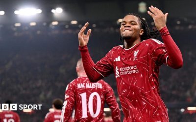 Liverpool zdrobește Villarreal. Rio Ngumoha, eroul revenirii