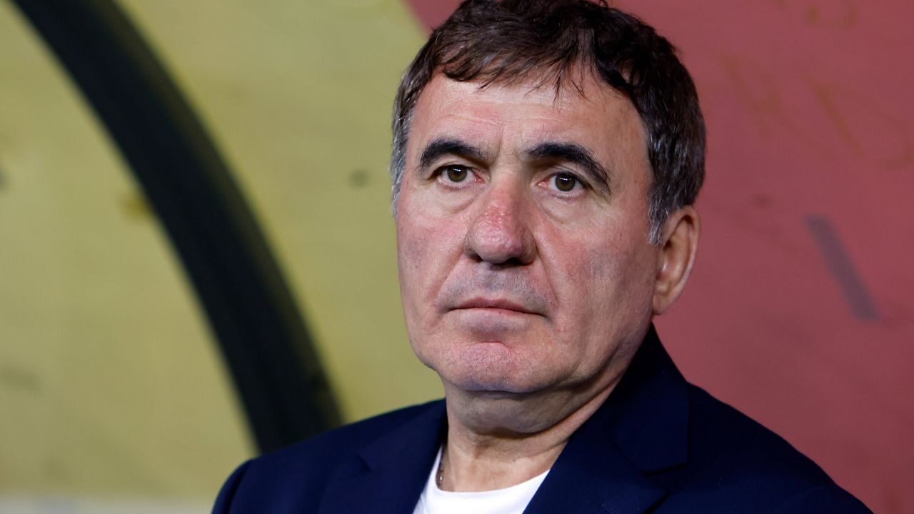 Hagi schimbă tot la națională, polonezii pregătiți