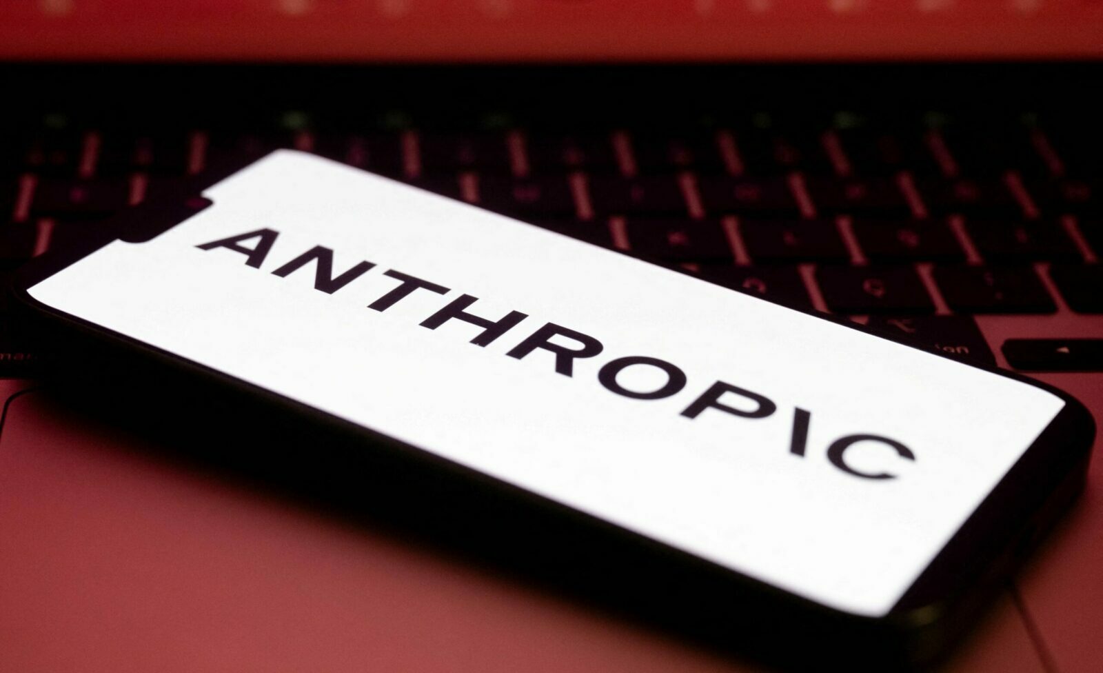 Anthropic scoate miliarde de dolari. Cine ia banii