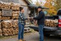 Lemne de foc în America: Româncă din Pennsylvania dezvăluie prețul pe mașină VIDEO