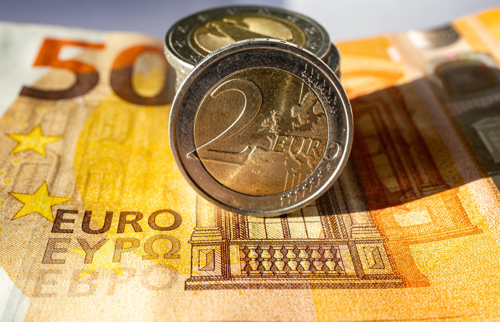 Monede 2 euro, căutate de colecționari: Una valorează cât 1.500 de bucăți