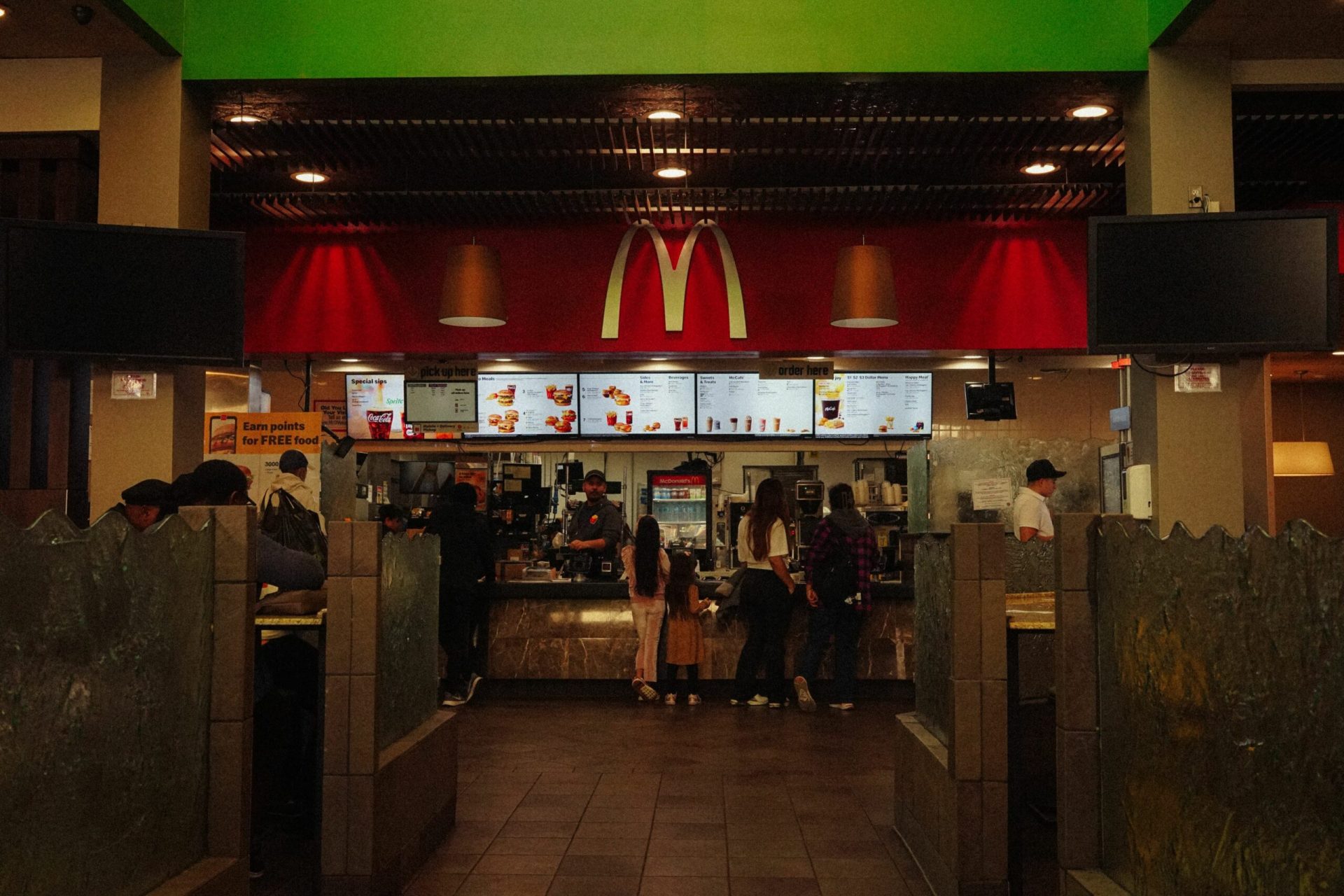 Urât secret: AI dictează prețurile la lanțul uriaș de fast-food