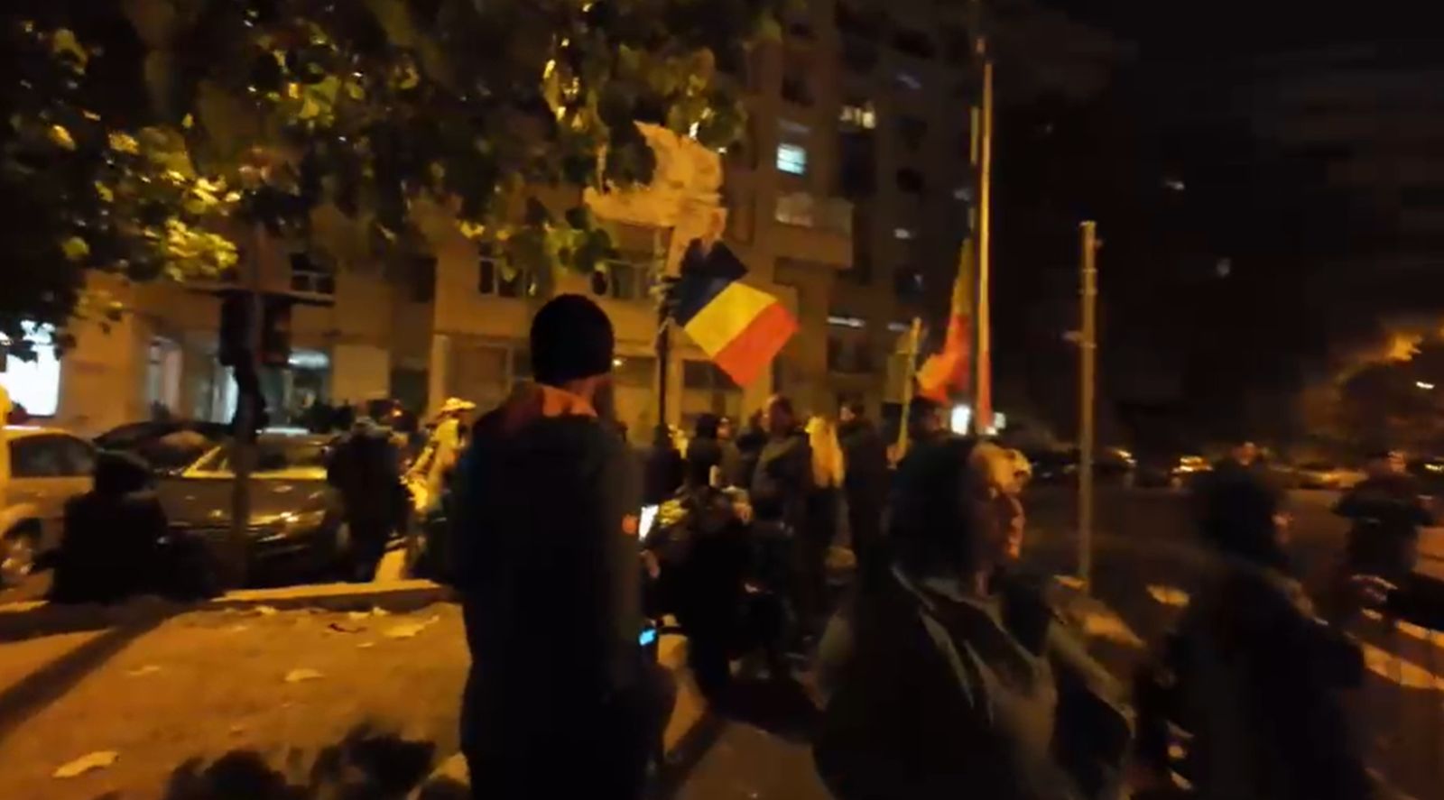 Susținători Călin Georgescu la Arestul Central. „Iisus este cu tine”