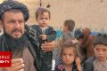 Afganistan: 58 de copii, casă fără uși și ferestre. Părintele luptă să îi hrănească