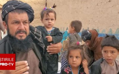 Afganistan: 58 de copii, casă fără uși și ferestre. Părintele luptă să îi hrănească