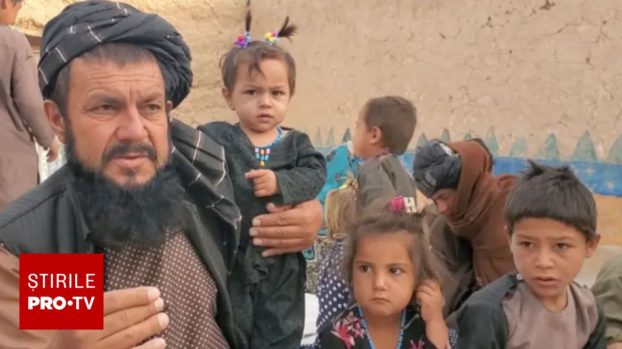 Afganistan: 58 de copii, casă fără uși și ferestre. Părintele luptă să îi hrănească