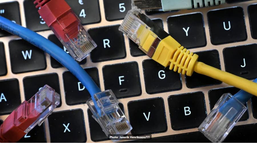Atac masiv: Site-uri guvernamentale picate global. Alertă în România